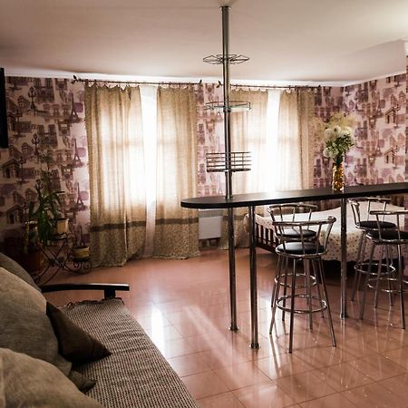 Golden Park Apartments Umanʼ 外观 照片