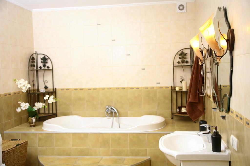 Golden Park Apartments Umanʼ 外观 照片