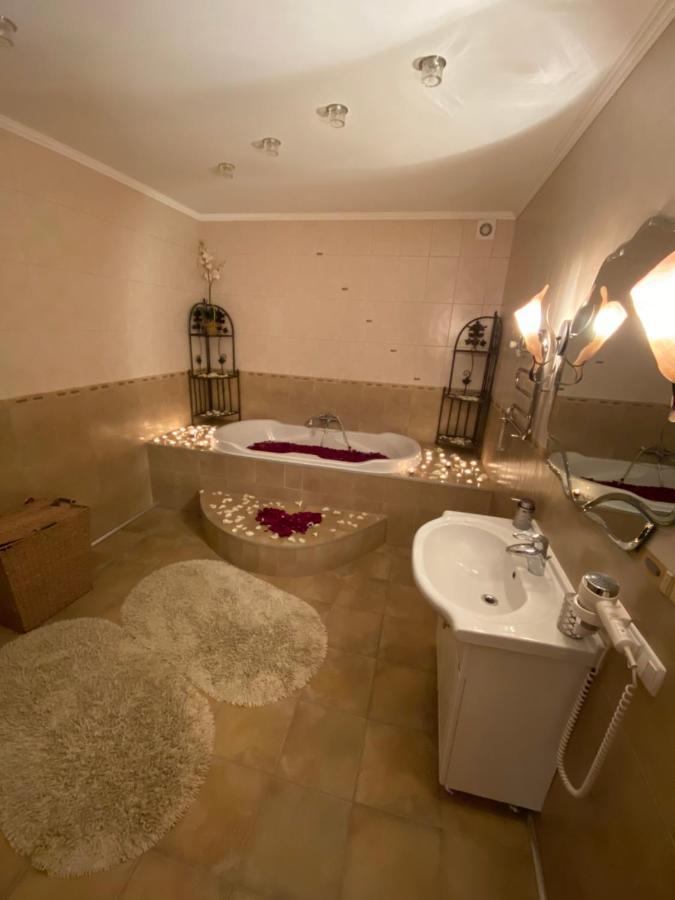 Golden Park Apartments Umanʼ 外观 照片